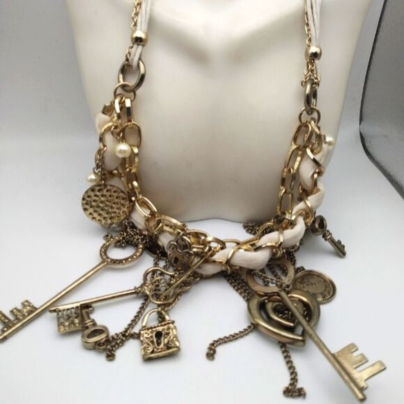 Betsey Johnson Jewelry - Betsey Johnson School Girl Chain Necklace lost in wonderland UNSIGNED RARE piece